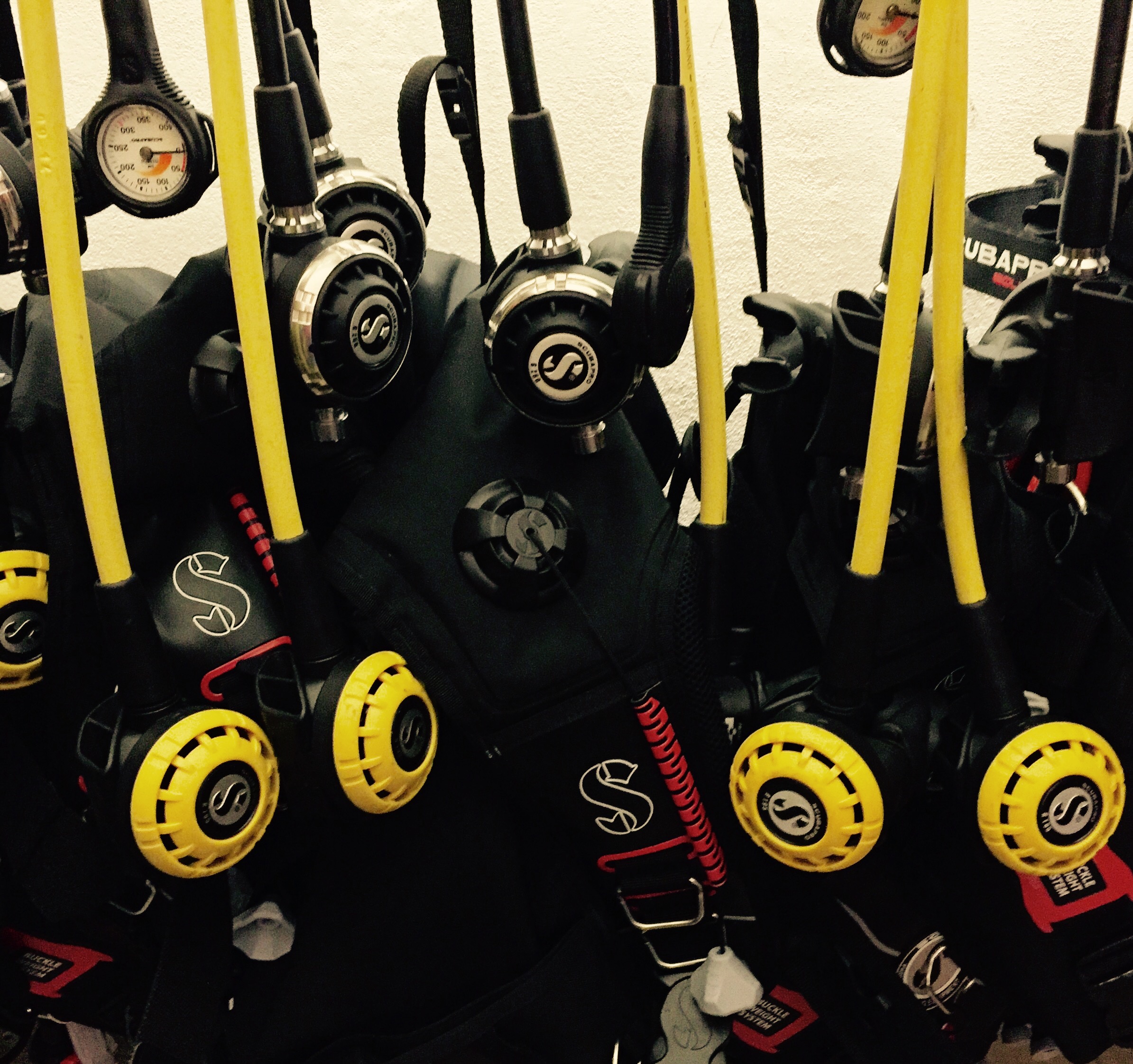 SDS_magazzinoSCUBAPRO